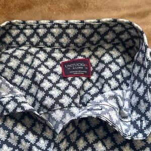 UNTUCKit Men's Navy and White Patterned Shirt